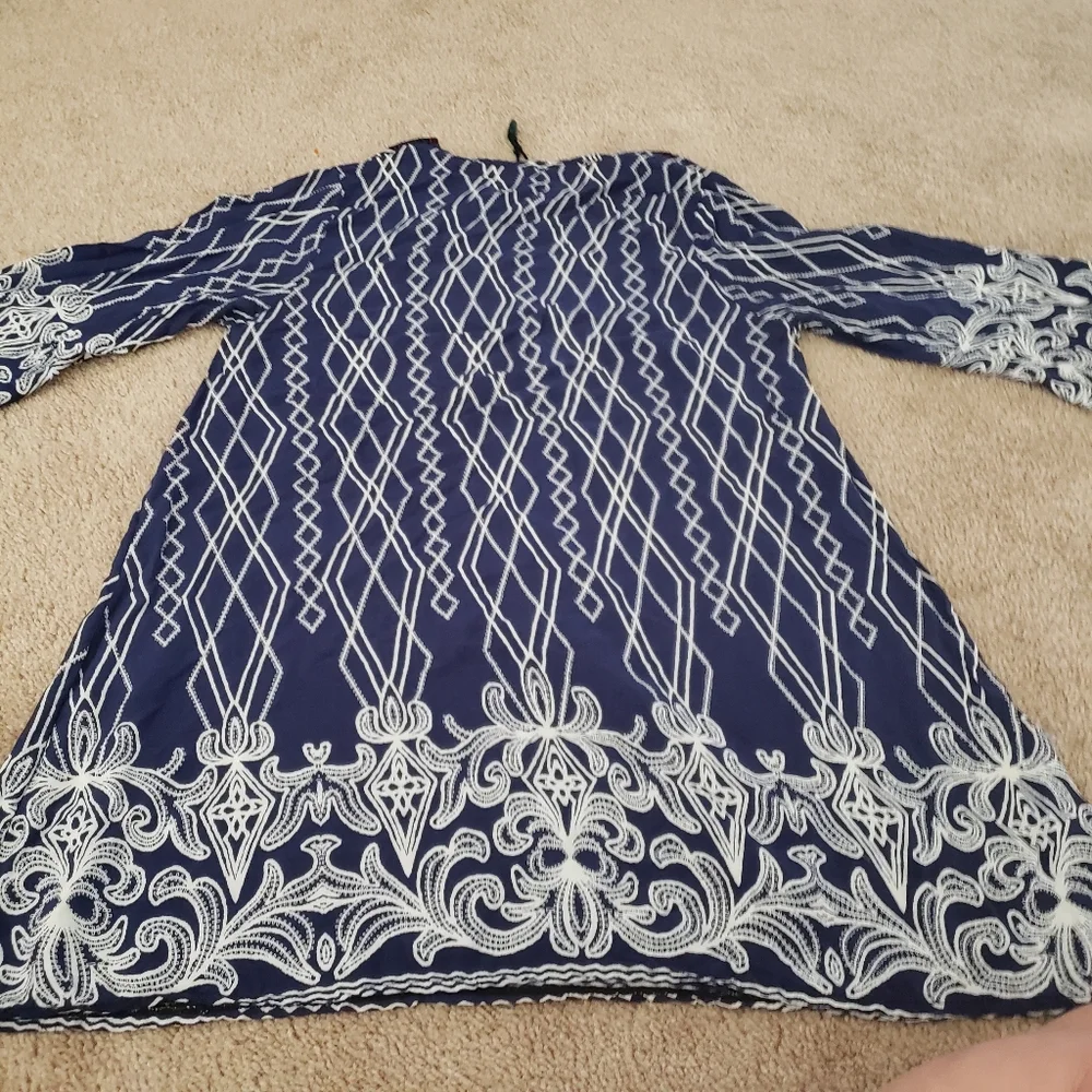 Intricately embroidered chest flowy quarter sleeve - Picture 4 of 9